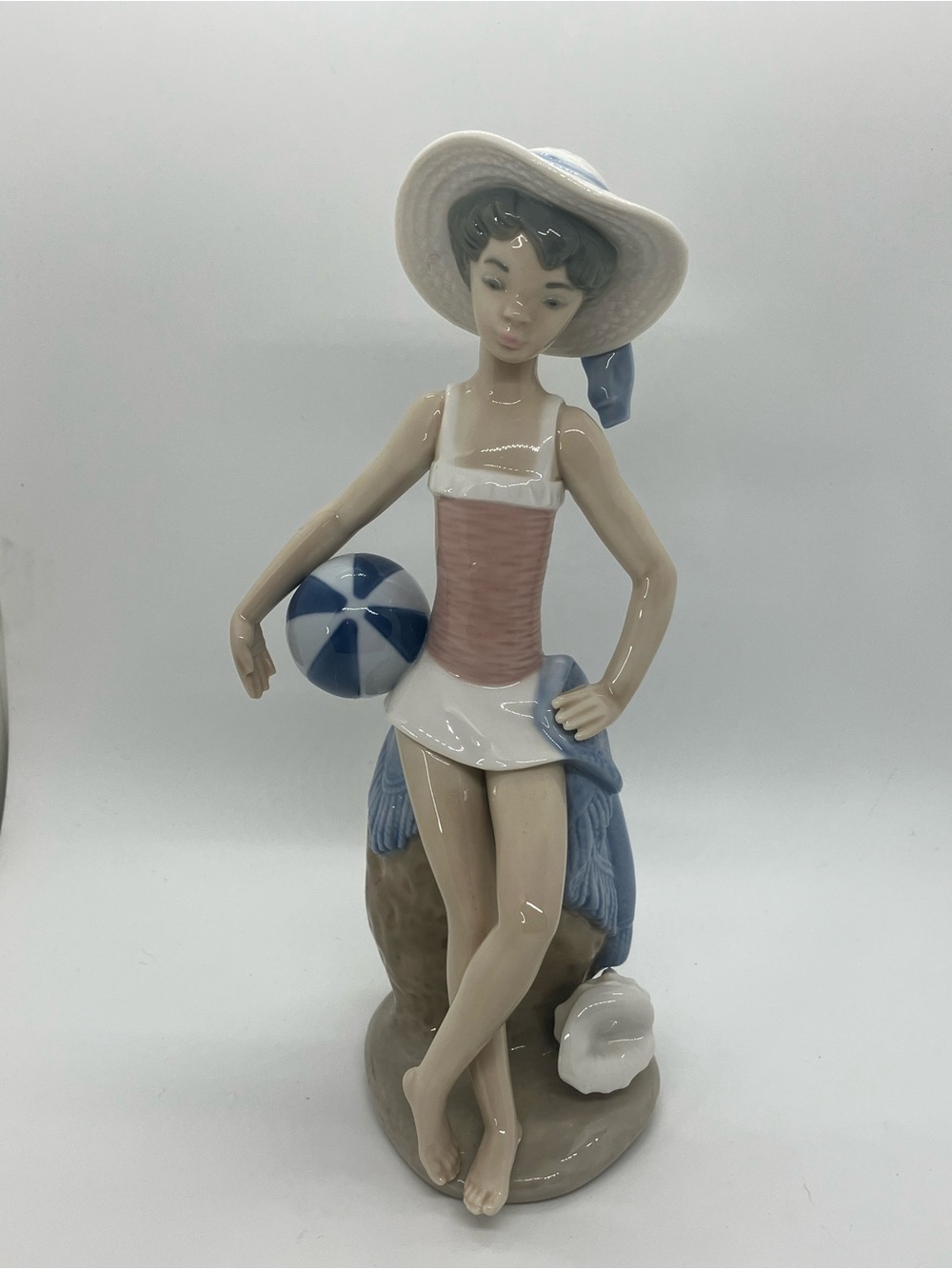Vtg Lladro Porcelain Figurine Summer Beach Girl Ball Hat 5219